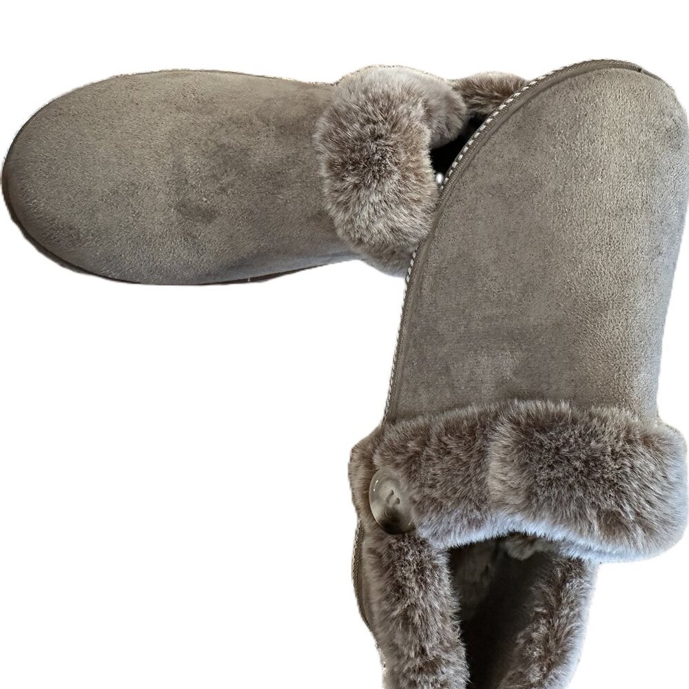 Skechers Beige Slippers with light-brown Faux Fur - size 9
